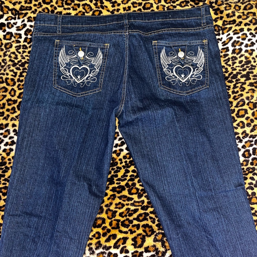 Y2K embroidered bottom jeans.